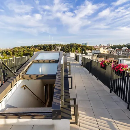 Maroldka Modern With Terrace & Private Garage
