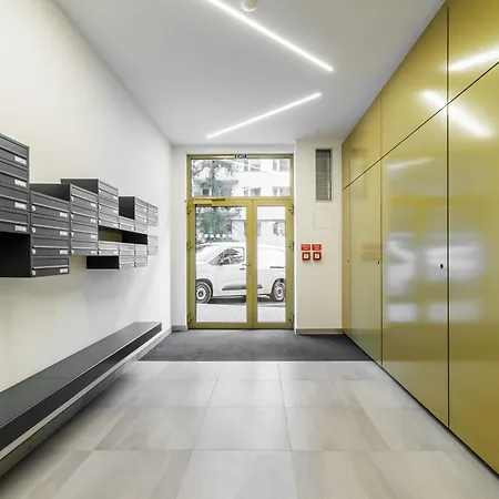 Maroldka Modern With Terrace & Private Garage