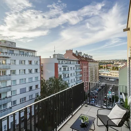 Maroldka Modern With Terrace & Private Garage
